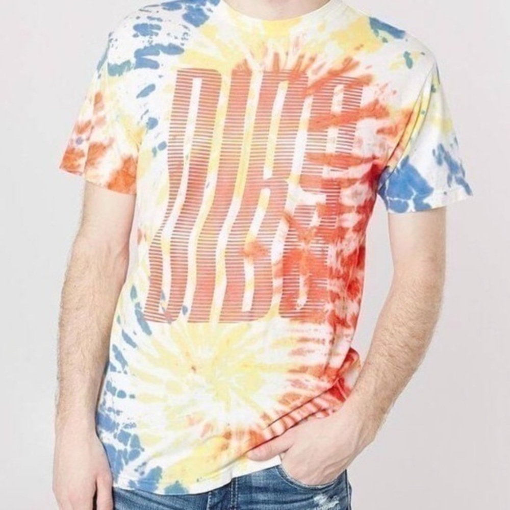 Dibs Glitch Red White Blue Yellow Tie-Dye Graphic Print Tee Size Medium